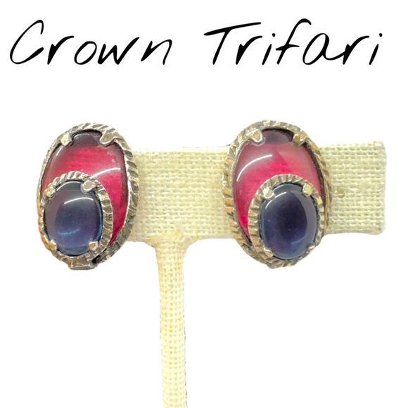 Vintage HTF Trifari Renaissance Cranberry & Blue Poured Glass Clip-On Earrings